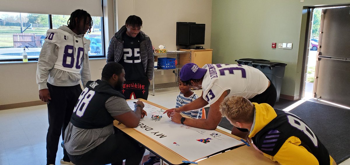 Natalie Shock (@shocker034) on Twitter photo Great afternoon/evening serving kids at Marguerite Vann Elementary with our <a href="/Samaritans_Feet/">Samaritan's Feet</a> Shoes of Hope event! Our athletes enjoyed it as much as the kids! #BearClawsUp Great afternoon/evening serving kids at Marguerite Vann Elementary with our <a href="/Samaritans_Feet/">Samaritan's Feet</a> Shoes of Hope event! Our athletes enjoyed it as much as the kids! #BearClawsUp
