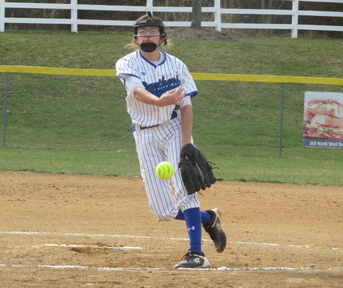 emor09's tweet photo. SOFTBALL: Quakertown makes early statement with win over Plymouth Whitemarsh

STORY:  https://t.co/L8oFA4NKoK https://t.co/hu3eHRM8oc