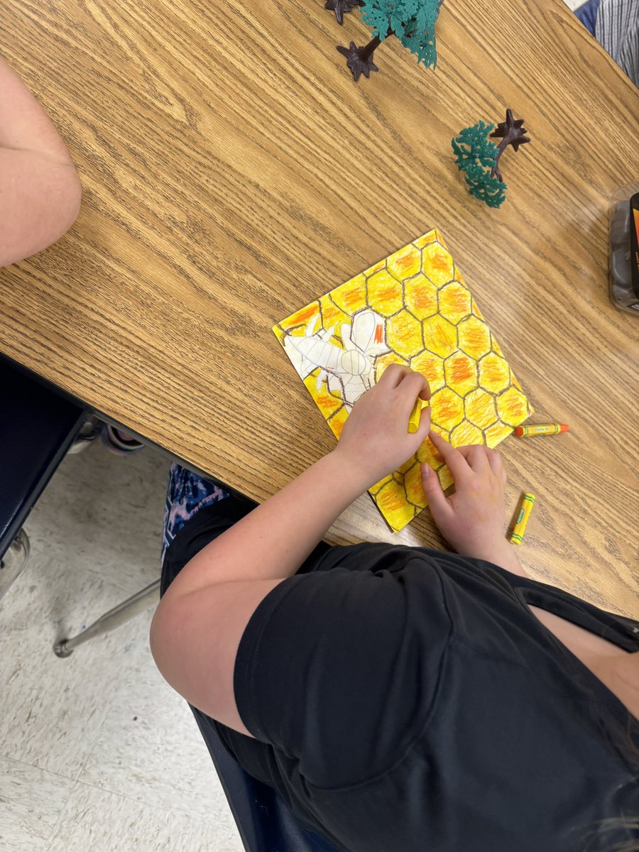 3rd graders are making a beehive to celebrate the start of spring and the glorious honey 🐝 🐝🐝🐝@WGCWildcats #YouthArtMonth #fcps1ARTSyam24 #vaartedYAM24