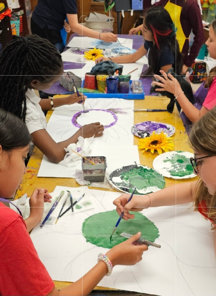 This time, students <a href="/HelmsDLSchool/">Helms Elementary</a>  explored Art in our Communities to work in collaborative groups. They created monochromatic paintings inspired by Georgia O'keeffe in large scale! Mural coming soon!!  @HISDFineArt <a href="/chandelart/">Dr. Chandel Hancock</a>