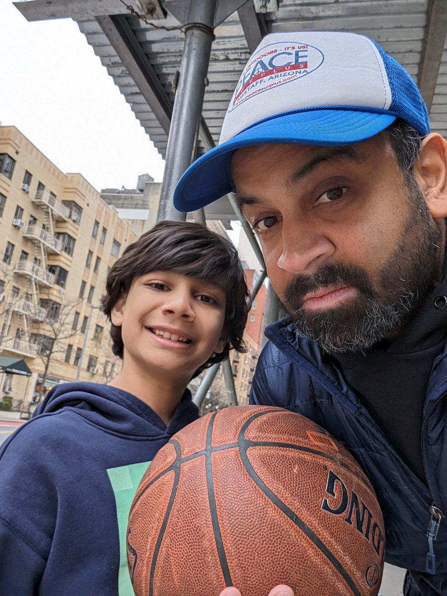 'FamSlam' kickoff success! 🏀🏀🏀 If you have a kid 8-10 y/o, come out to hoop with us every Tues 6p in Chelsea NYC Register @ lu.ma/6rha38xz #nycdadlife