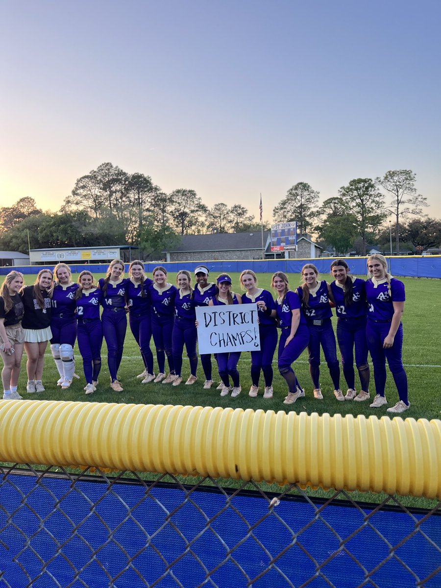 Bulldog Barstool tweet media