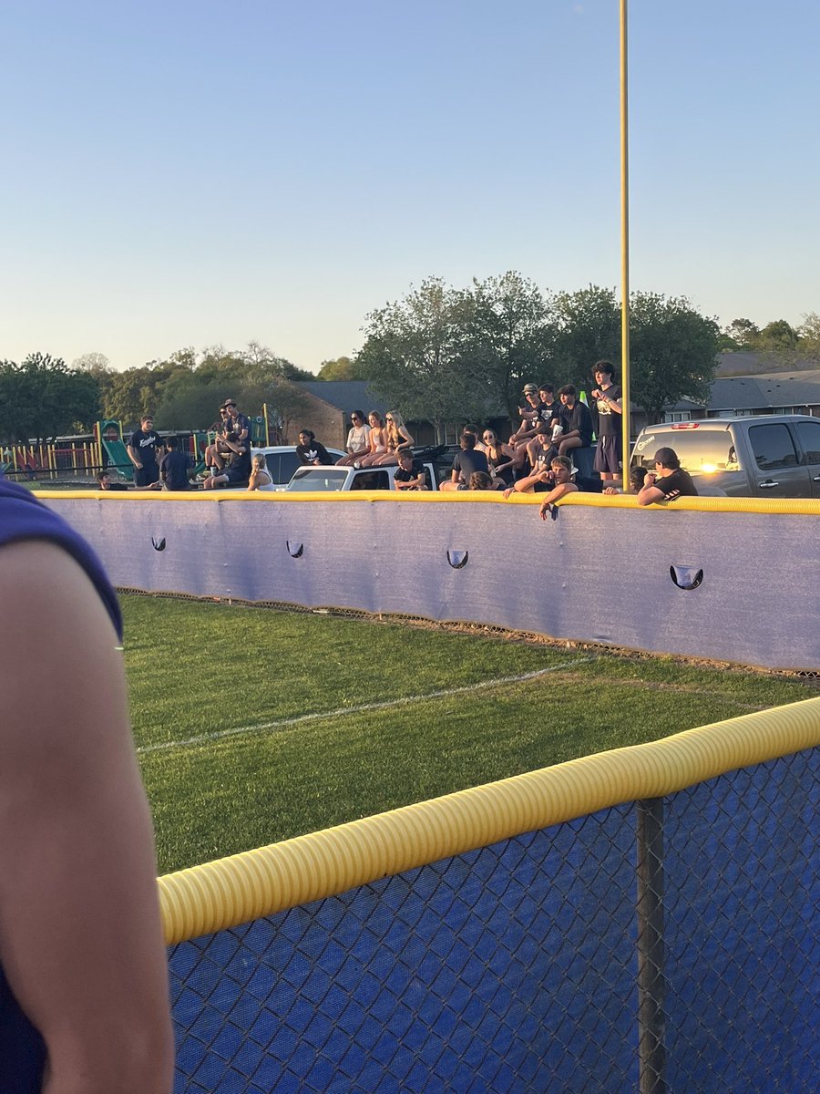 Bulldog Barstool tweet media