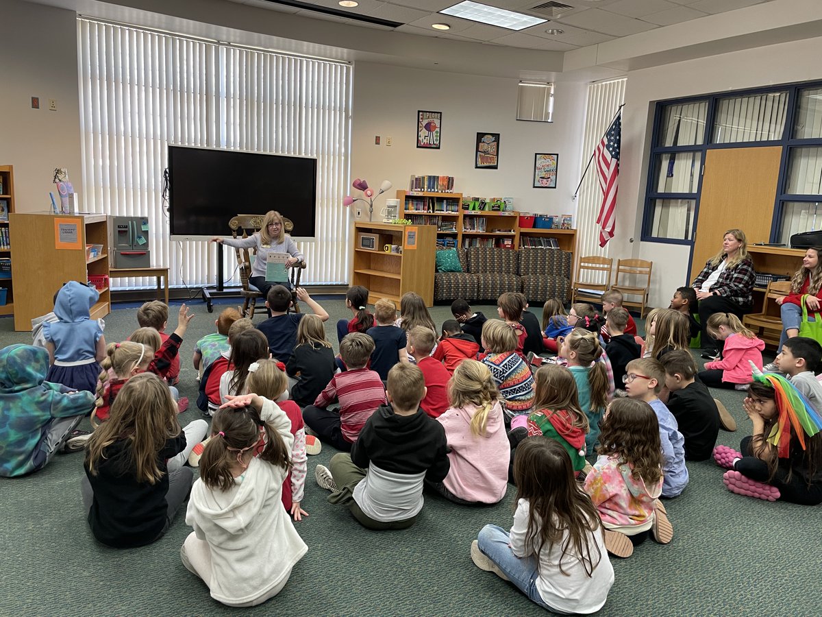 On Friday, March 1st, Schalm kicked off reading month with a visit from Michigan @RepMacDonell, who came to read to all the classes and bring reading-themed goodie bags for all, including toothbrushes from @DeltaDentalMI. We appreciate your visit, Rep. MacDonell! 📖 #WeAreCPS