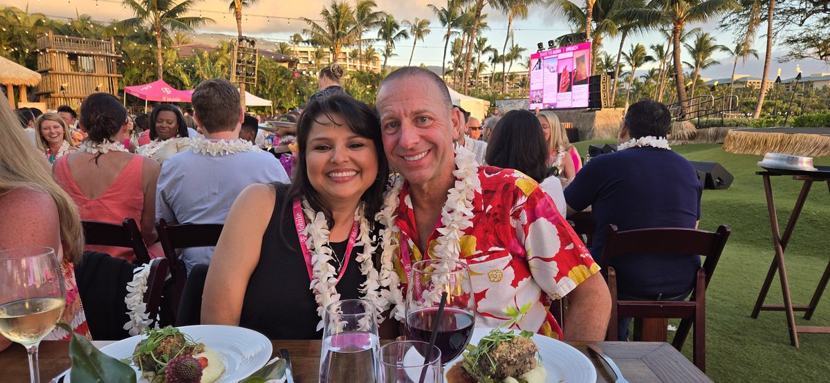 What an amazing week at PEAK! Beyond thrilled and grateful for the recognition and this amazing experience. There aren't enough words to fully say Mahalo! @HolliMartinez1 @DeeanneKing @MikeSievert #PEAK24 @TMobile