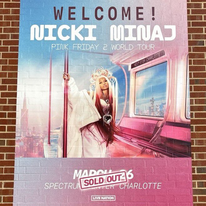 DIVA! Lia Clark chegou para assistir o show ESGOTADO da Nicki Minaj, em Charlotte, Carolina do Norte.