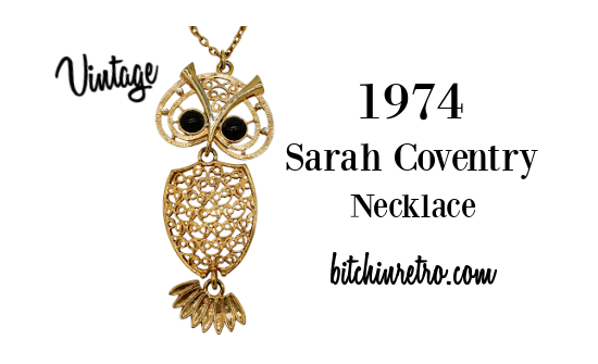 Kitschy #retro 'Nite Owl' articulated #necklace from #SarahCoventry circa 1974. Everything about this #vintage beauty is #farout and #groovy, from the black cabochon eyes to the #flirty tail #feathers.

#vintagejewelry #owls #mothersdaygifts #bitchinretro

bitchinretro.com/products/sarah…