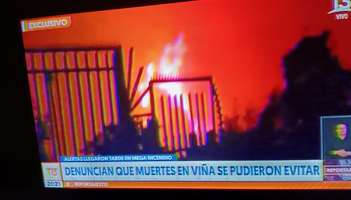 Chileno17039890's tweet photo. #ULTIMAHORA Reportaje de Canal 13, Muestra las denuncias de Familiares contra las autoridades (Ripamonti y Compañía) por el caso Incendios ... MUCHAS MUERTES SE PUDIERON EVITAR, PERO LA INOPERANCIA FUE TOTAL, BRUTAL. (Librería Antártica, Raffaella di Girolamo,Cristian Campos) https://t.co/FsWnT2Og7n