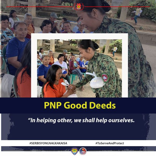 SSoccsksargen's tweet photo. PNP Good Deeds
IN HELPING OTHER, WE SHALL HELP OURSELVES.
#SerbisyongNagkakaisaParaSaBagongPilipinas
#ToServeandProtect
#ServiceWithAHeart
#PCADGRegion12 https://t.co/AM75uzGAQk
