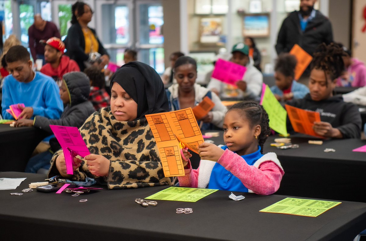 melsithole's tweet photo. Super excited to see all of our families that came out for the Milestones MasterClass this evening! Our teachers facilitated "Make It, Take It" sessions that continue the learning &amp; strategies at home #Partnershipiskey #Buildingthebridge @APSTAGAcademy @EducatorBowden @marcopitts https://t.co/MFIwGuxTOV