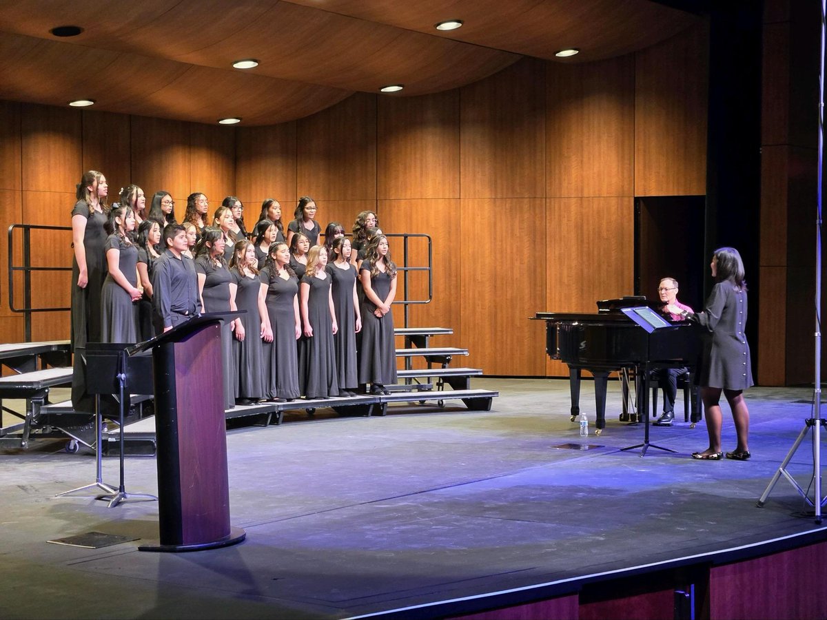 Congratulations to Ms. Mineros and the Sweepstakes winning Del Valle Middle School Choir! Is your child interested in singing? Enroll your child at Del Valle Middle to learn from the best! #BigBadBlue @Del_Valle_MS