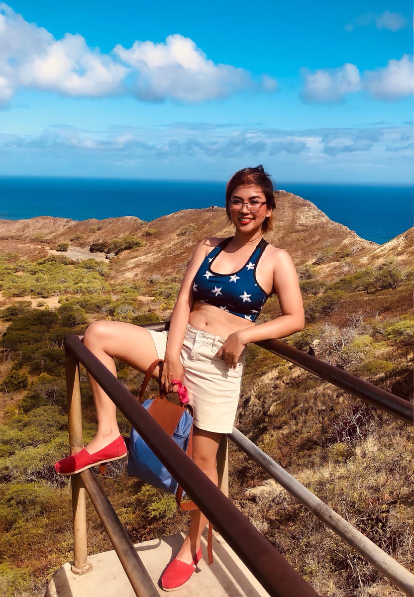 chocolatoana's tweet photo. how i dress irl

i will either look put together or as i would like to call it ✨pambahay coutre✨ HAHA https://t.co/5IQvKnCTHE