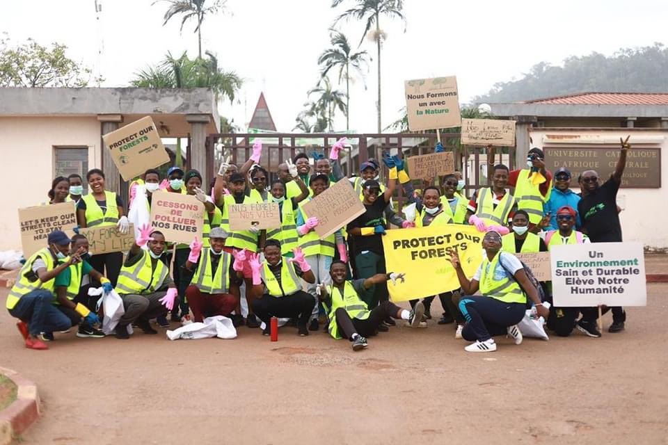 We had the honor of participating in an eco-jogging event with the environmental club of the Catholic University of Central Africa in collaboration with MBOA Hub to mark the end of their ecological week. It was an inspiring experience to work together for our planet.
#ThinkGreen