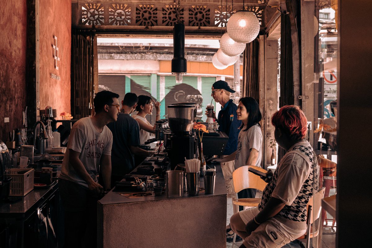 Toa199's tweet photo. "BREWGINNING" ยกให้เป็นอีกหนึ่งคาเฟ่ในดวงใจ ที่นอกจากจะถูกจริตรสชาติกาแฟแล้ว ชอบบรรยากาศรอบข้างที่ทำให้ย่านช้างม่อยเก่าดูมีชีวิตชีวาตลอด (แม้จะหาที่จอดรถยากหน่อยก็เถอะ)

📍ถ.ช้างม่อย ตรงแยกถนนช้างม่อยเก่า

#BREWGINNING #รีวิวเชียงใหม่ #reviewchiangmai #คาเฟ่เชียงใหม่ #เชียงใหม่ https://t.co/d1b9DQddil