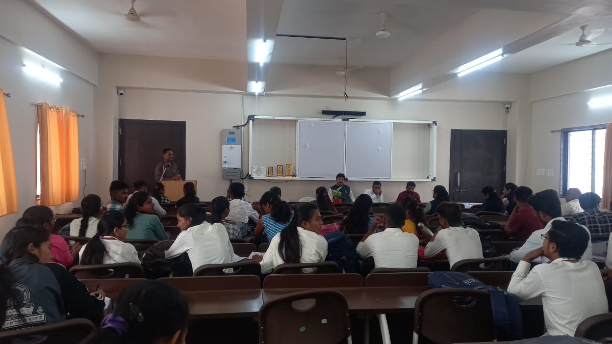 MaharashtraNSS's tweet photo. #YuvaSamvaad organized by NSS unit of TC College Baramati Dist- Pune.

@YASMinistry @_NSSIndia @ianuragthakur  @NisithPramanik @PIBMumbai https://t.co/AjQoPg5AYQ