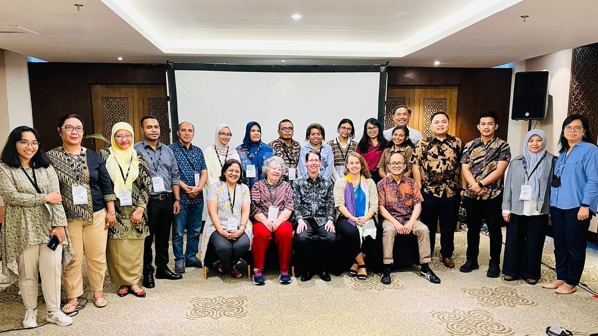 Thank you for joining us @KonJenMakassar and @DrABexley. It was a pleasure to support KONEKSI Eastern Indonesia Grantees researching climate change. Get ready to elevate your research skills! #KONEKSI #ResearchTraining