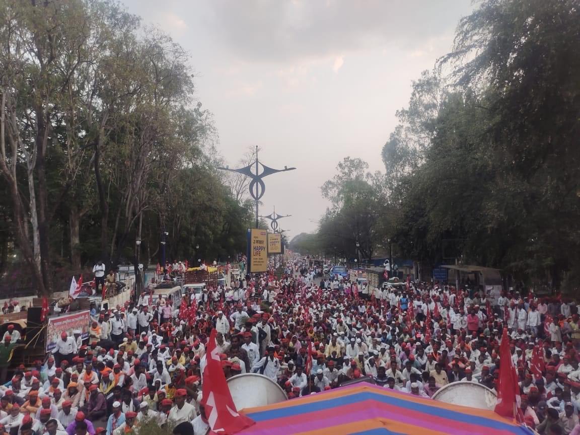 kuldeepvartak's tweet photo. पालघर लोकसभा महाविकास आघाडीनी CPIM मार्क्सवादी कम्युनिस्ट पक्षचे डहाणू मतदारसघातील आमदार विनोद निकोले यांना उमेदवारी देयुन महाविकास आघाडीचा एक हक्काचा खासदार दिल्लीत पाठवावा . मा.@ShivsenaUBTComm @OfficeofUT  @MahavikasAghad3  यांनी पालघर जागा CPIM ला सोडावी हि विनती. जय हो https://t.co/8AFZ3fkJLh