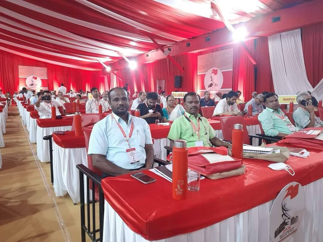 kuldeepvartak's tweet photo. पालघर लोकसभा महाविकास आघाडीनी CPIM मार्क्सवादी कम्युनिस्ट पक्षचे डहाणू मतदारसघातील आमदार विनोद निकोले यांना उमेदवारी देयुन महाविकास आघाडीचा एक हक्काचा खासदार दिल्लीत पाठवावा . मा.@ShivsenaUBTComm @OfficeofUT  @MahavikasAghad3  यांनी पालघर जागा CPIM ला सोडावी हि विनती. जय हो https://t.co/8AFZ3fkJLh