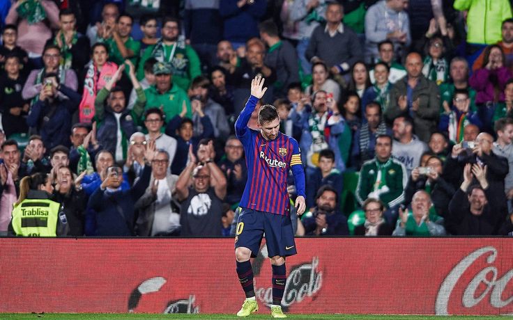 Players Who Got Standing Ovations From Rival Fans 👏

A Thread 🧵