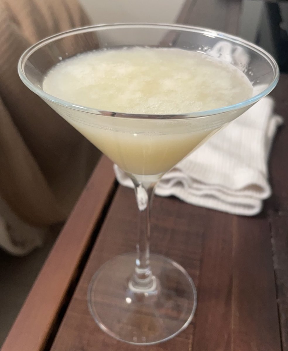 Ladies if you want a cocktail like this please DM me 🥛