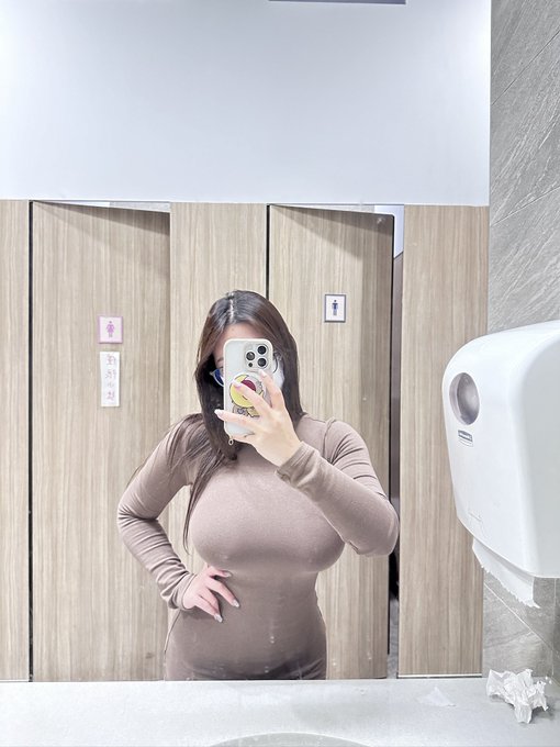 要不要陪我去逛百貨 接著去廁所給你口交 https://t.co/Ar2rHoa08A