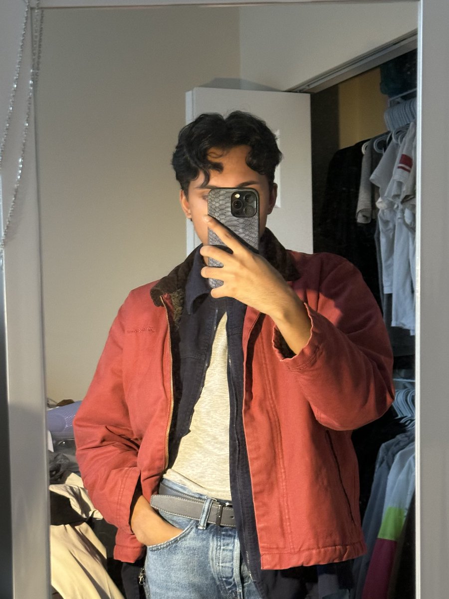 jishuistar's tweet photo. How I dress IRL. https://t.co/iGjmkNybHE