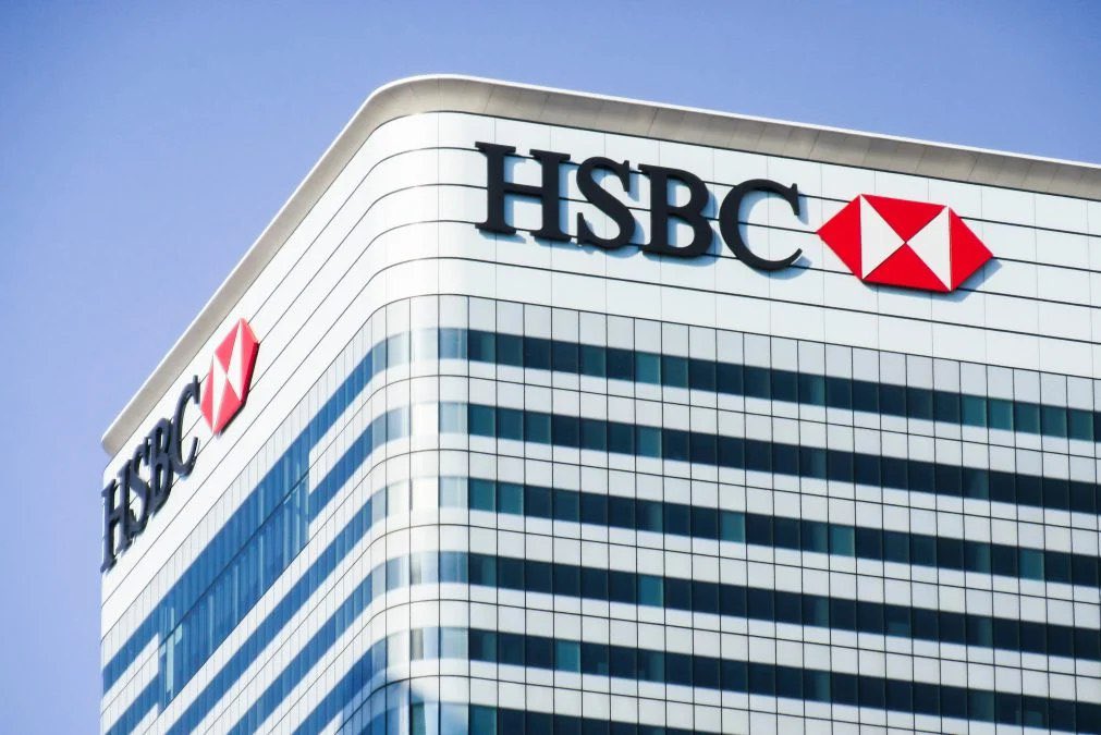 🚨BREAKING🚨 

HONG KONG’S LARGEST BANK, 
HSBC, ANNOUNCED THE LAUNCH 
OF GOLD TOKENIZED PRODUCTS 
FOR RETAIL INVESTORS.  HSBC 
CLAIMS TO BE THE FIRST BANK TO 
CREATE A BLOCKCHAIN-BASED 
REAL-WORLD ASSET FOR THE 
RETAIL MARKET.

THIS IS REALLY BULLISH FOR RWA 🔥