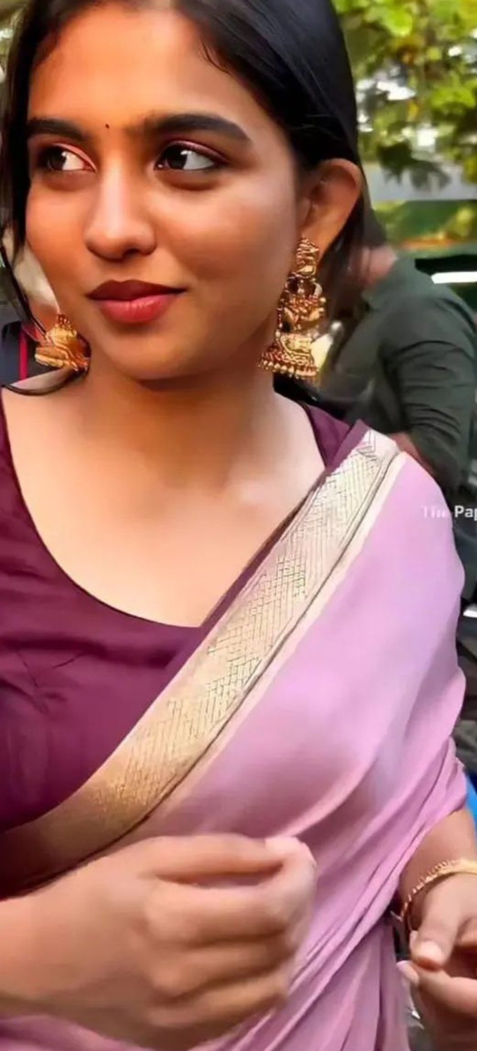 GJp7M45WoAA2C__?format=jpg&name=large