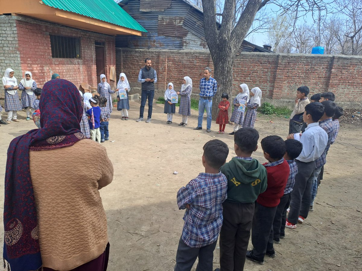 In Continuation of week-long activities under #WorldWaterDay today at Govt Middle School Bonhama Beerwah an awareness and practical tips to conserve water and judicious use of water were disseminated. 
#WaterForPeace #WorldWaterDay 
#CleanWaterForAll
#CommunityEngagement