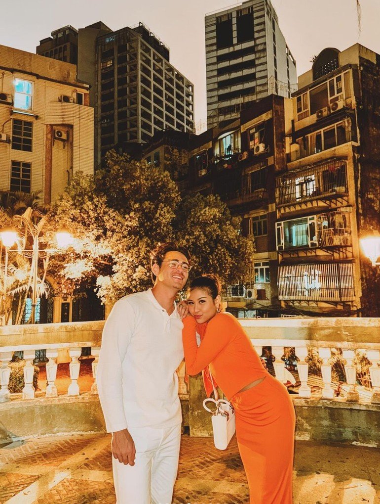 wolipop's tweet image. #Foto Awkarin dan pacar bule barunya, Abyakta Ernoult tampak sedang berlibur bersama ke Macau nih WoliFriends!😯

Berikut potretnya. Keduanya tampil kompak dan mesra ya?😍⬇️

&amp;gt;&amp;gt;dtk.id/NffF32 

Foto: instagram/narinkovilda
#KarinNovilda #Awkarin