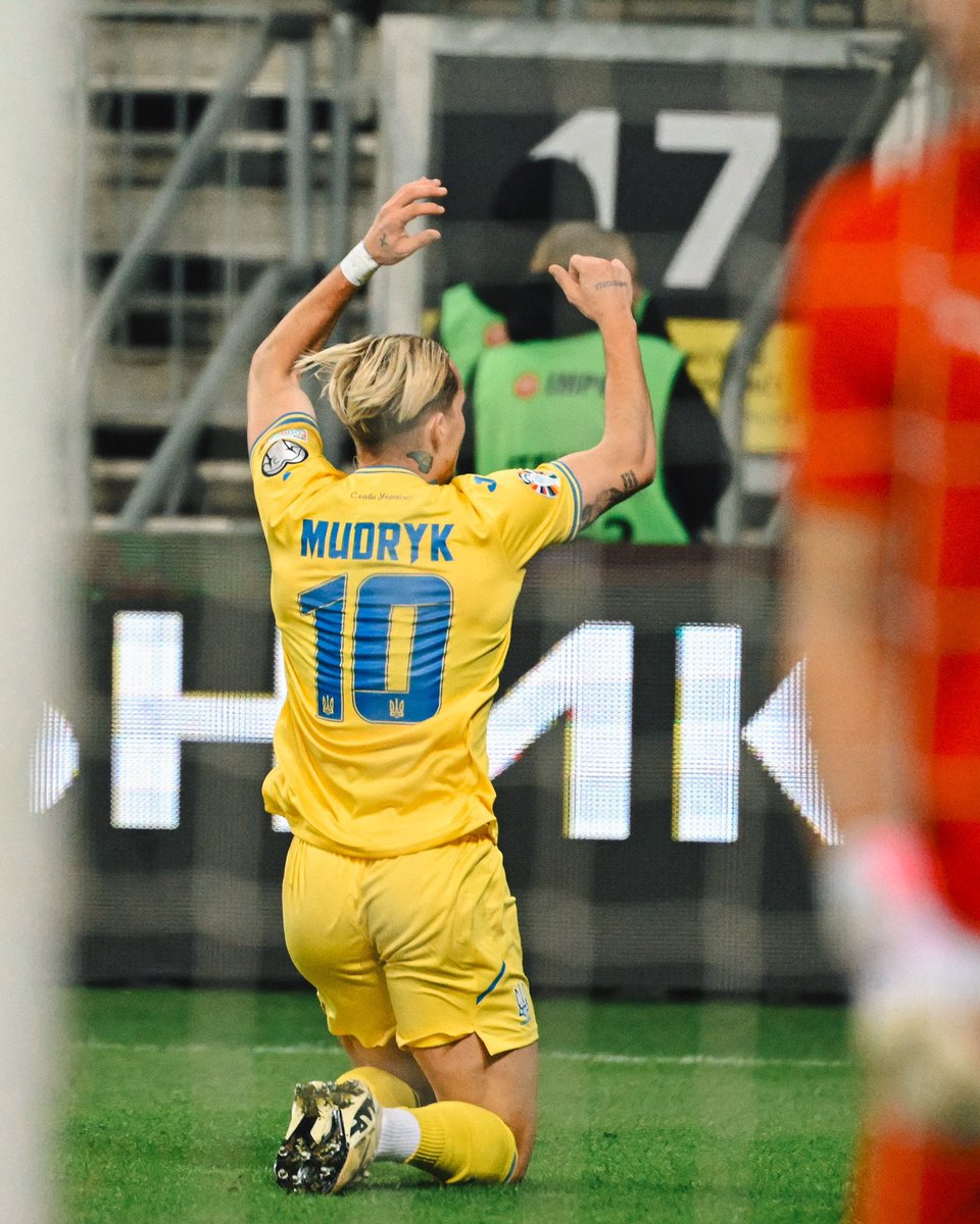 ChelseaNorway's tweet photo. Denne karen begynner virkelig å blomstre. I går sendte Mudryk Ukraina til EM med en strålende scoring like før slutt mot Island! 💙💛 https://t.co/3xz4V4niJU