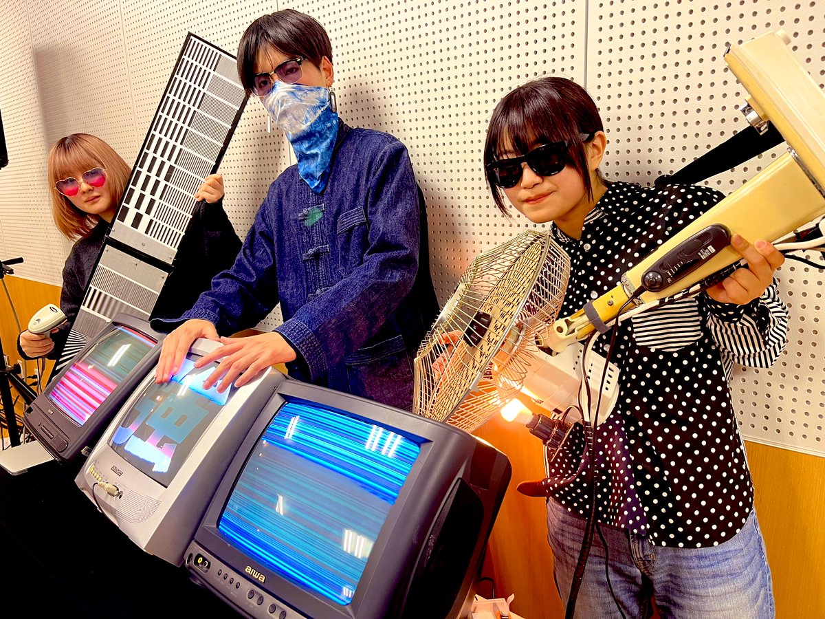 ゲストとしてブラウン管ドラム、扇風琴、バーコーダーの三種が登場しました！
呼んでいただきありがとうございました！

player
<a href="/ishioka0722/">さき</a> 
<a href="/urumi_nicos/">Urumi Hatakeyama</a> 
<a href="/1_lll_1_lll/">1/S(☰/☳/☰)</a> 

#electronicsfantasticos