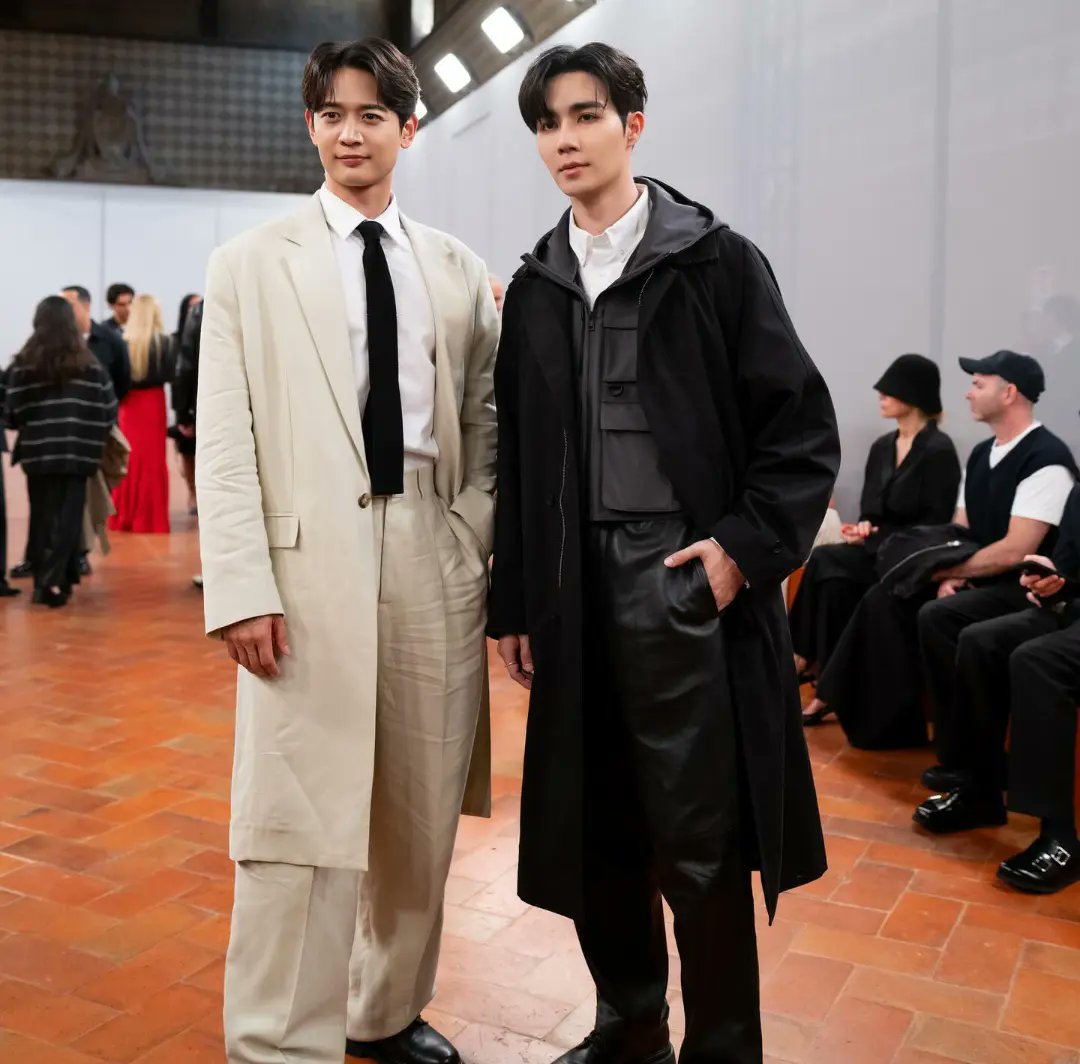 Shinee_Fan_Base's tweet photo. 240326 | + photos of Minho with Zee 

#Minho #SHINee #ZeePruk #COSSS24xZeePruk #COSSS24xMINHO #COSSS24 https://t.co/IjT9ZTkabH