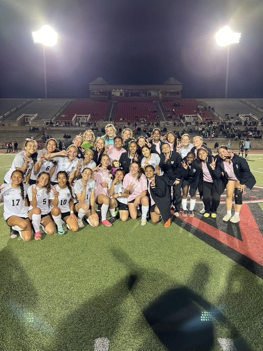 𝙇𝙖𝙙𝙮 𝘾𝙤𝙡𝙩 𝙎𝙤𝙘𝙘𝙚𝙧 tweet media