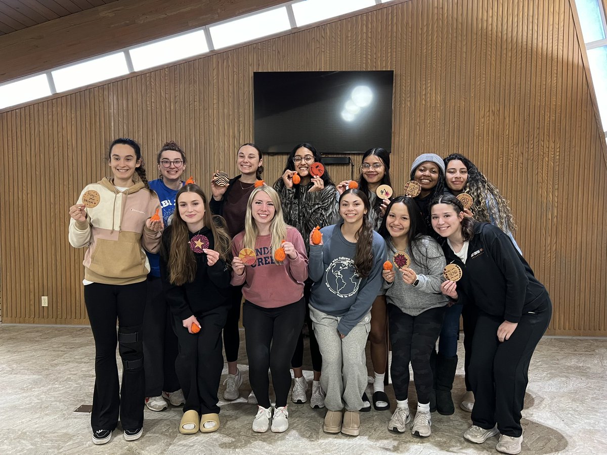 ECUTigersVB's tweet photo. Crafts & Chili night!
#TigerNation // #allfor1 // #GoTigers https://t.co/ZTnpG6zPQi