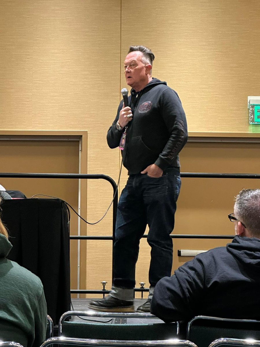 WhoElseButTrav's tweet photo. #RobertPatrick was a blast! Very happy we met him. #indianacomicconvention https://t.co/IOehyfd4qX
