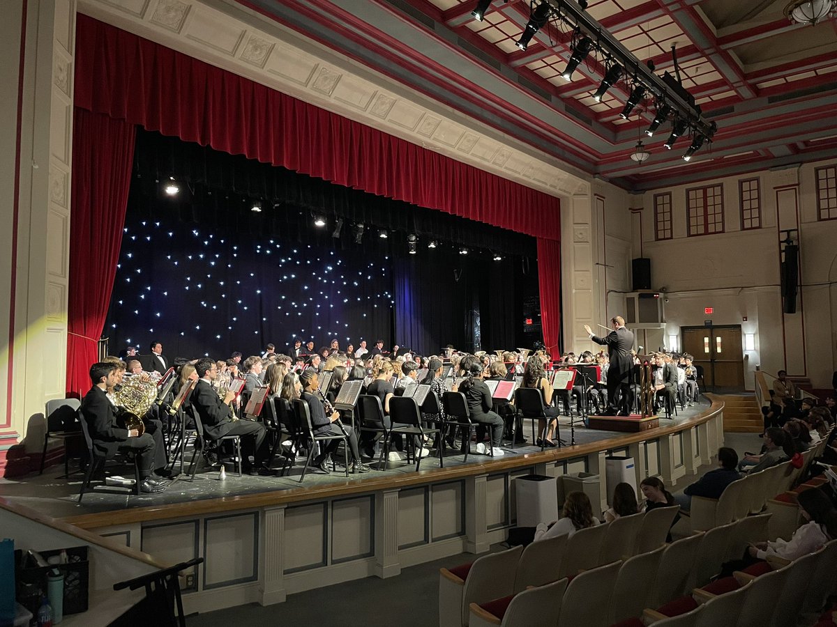 The Bands of Morris Concert was phenomenal! The 7th & 8th Grade Band played their pieces beautifully, and then got to joined together with 165 players for the grand finale! Congrats & BRAVO to Ms. Michalowski & the 7th & 8th Grade Band, and all performers! @MPS_BoroBands #MPSDK8