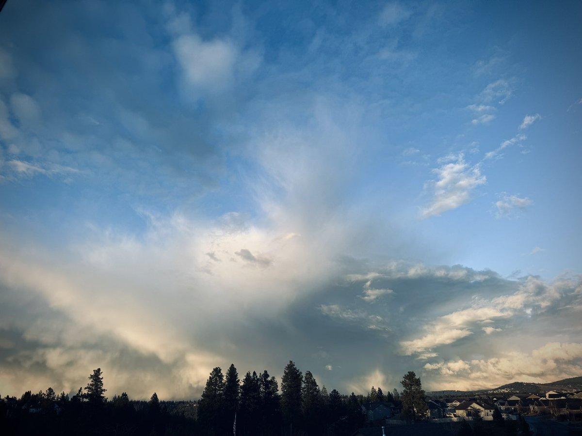 sternbc's tweet photo. @NWSSpokane Dynamic evening- Spokane from Eagle Ridge. https://t.co/HWpsL5MsM4