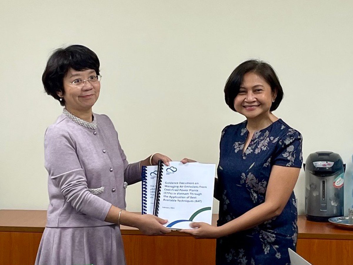 Clean Air Asia successfully turned over two key resources to the Vietnam Ministry of Natural Resources and Environment (MONRE) during a handover ceremony in March 2024.