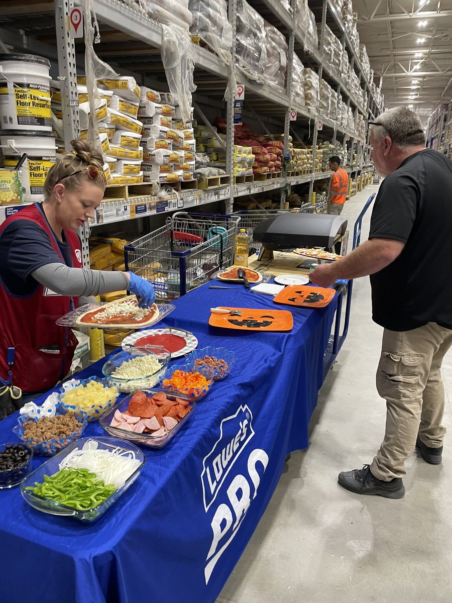 AmberMASM2217's tweet photo. We had so much fun at our MVP Pizza for Pro’s event that we are hosting it again Friday March 29, 2024. It starts at 11am. Come join the fun, the pizza, and the prizes! Ask any associate how to join our MVP club and save “dough”!! @BrianLowes2217 @BenitoKomadina @som2to https://t.co/K3PbtKhDSg