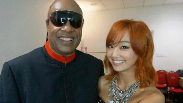 Hyolyn and Stevie Wonder reunite after 10 years 😭😭
#HYOLYN #STEVIEWONDER