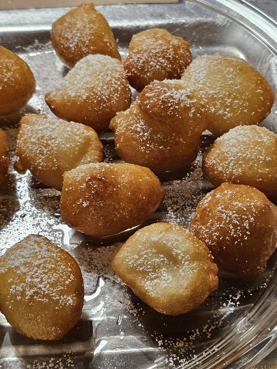 Made loukoumades last night 😋 Hit the spot. Hope you all have a wonderful day.