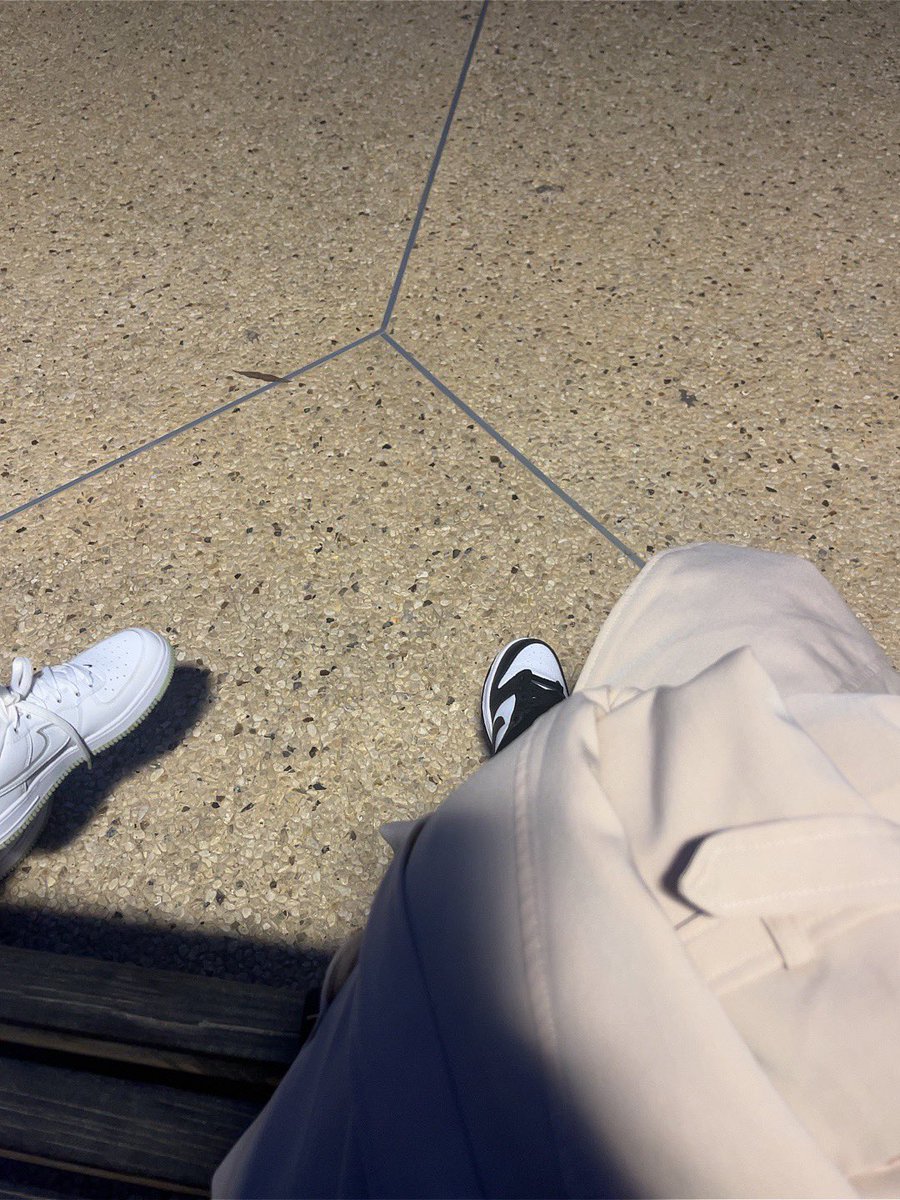 وبين عصفت ذهن ويقظت شعور .