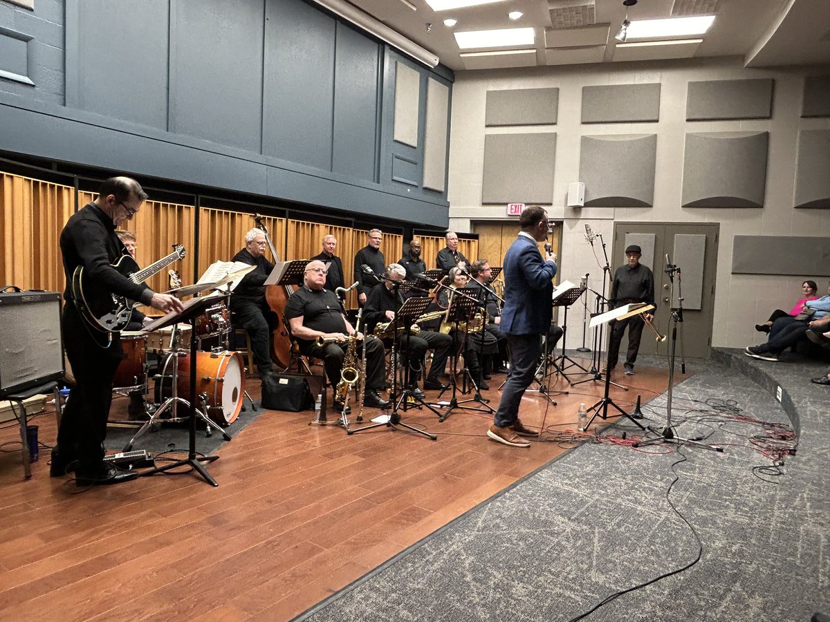 Iain_Moyer's tweet photo. #widenerweekend incredible turnout for Admitted Students Day…a solid show from Widener Color Guard…a fabulous performance by John Vanore + Abstract Truth #wideneruniversity https://t.co/Hvz12YI5o8