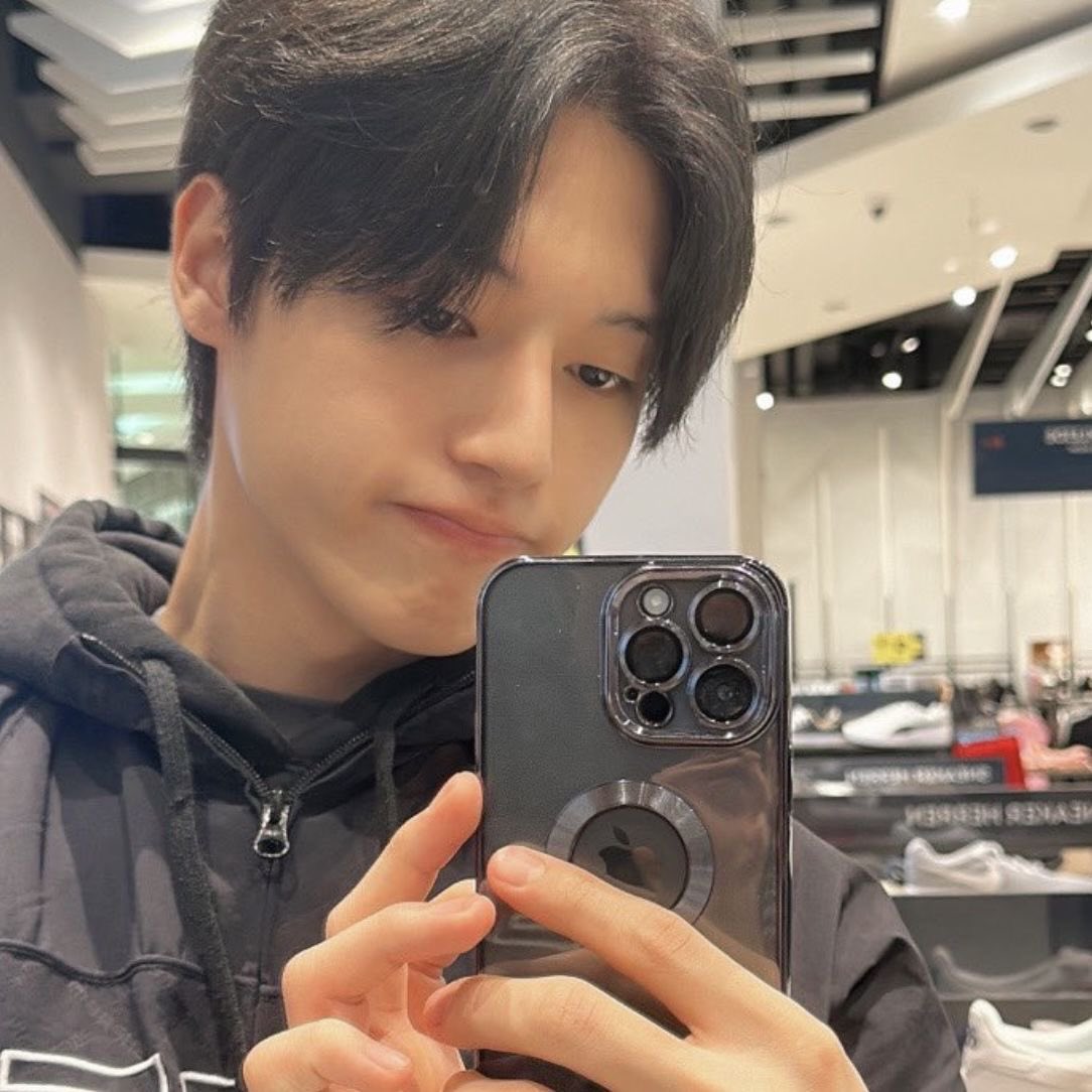 httpsettcom's tweet image. He is a sk8er boy