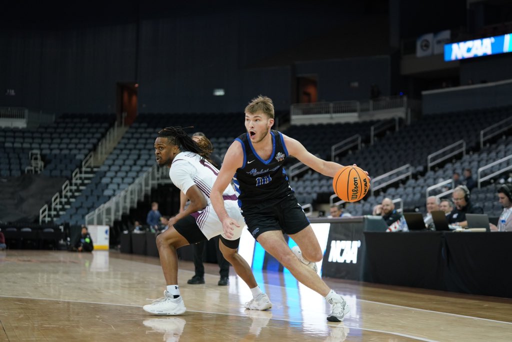 UNGMBB's tweet photo. first half flicks📸

#EliteEight https://t.co/NY5OJTwvrD