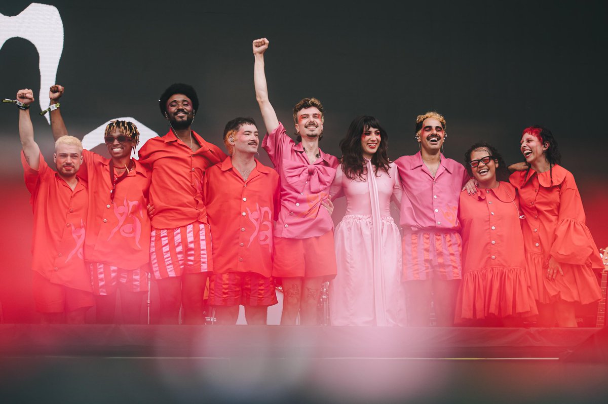 uiulopes's tweet image. com YMA no Lollapalooza 2024 ❤️✨