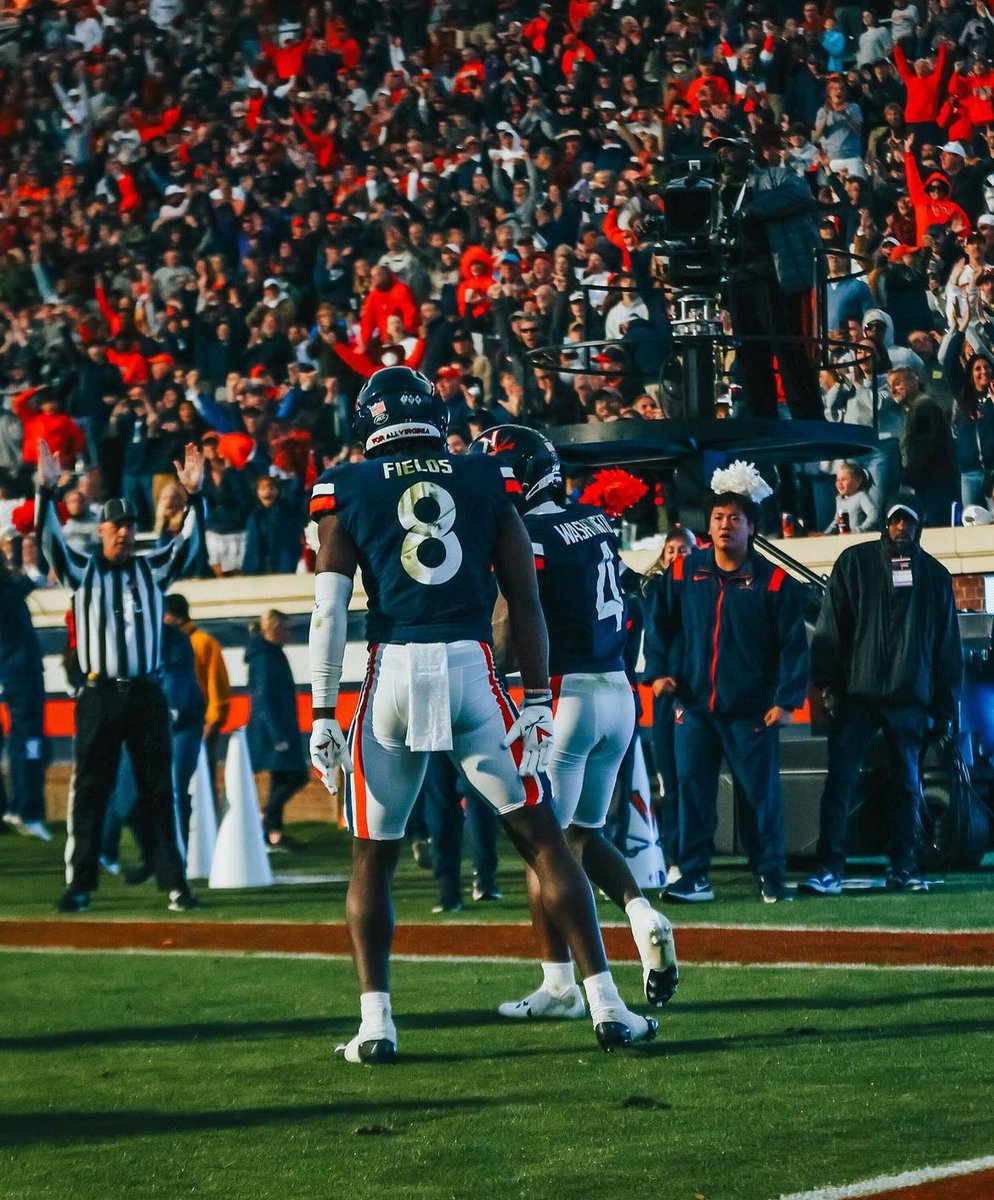 Had a great time at UVA this past weekend!! 🧡💙 Thank you!! @Coach_Mims2 @jsperos @_LD82 @KatieGiusto @CoachCCox @Coach_Rud @CoachT_Lamb @CarinaH_FB @JacquieFran_