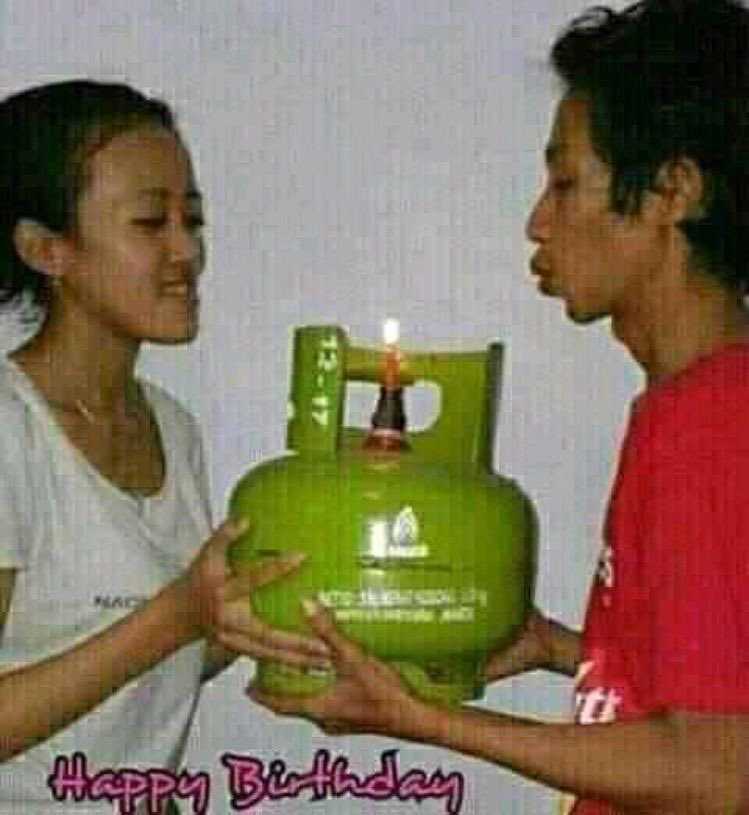 HAPPY BIRTHDAYY HELASSS! WISH U ALL THE BEST SAYANGKUU MWA MWA🎉🎊 semoga makin sayang ak😘 <a href="/iKgoarw/">Vicky</a>