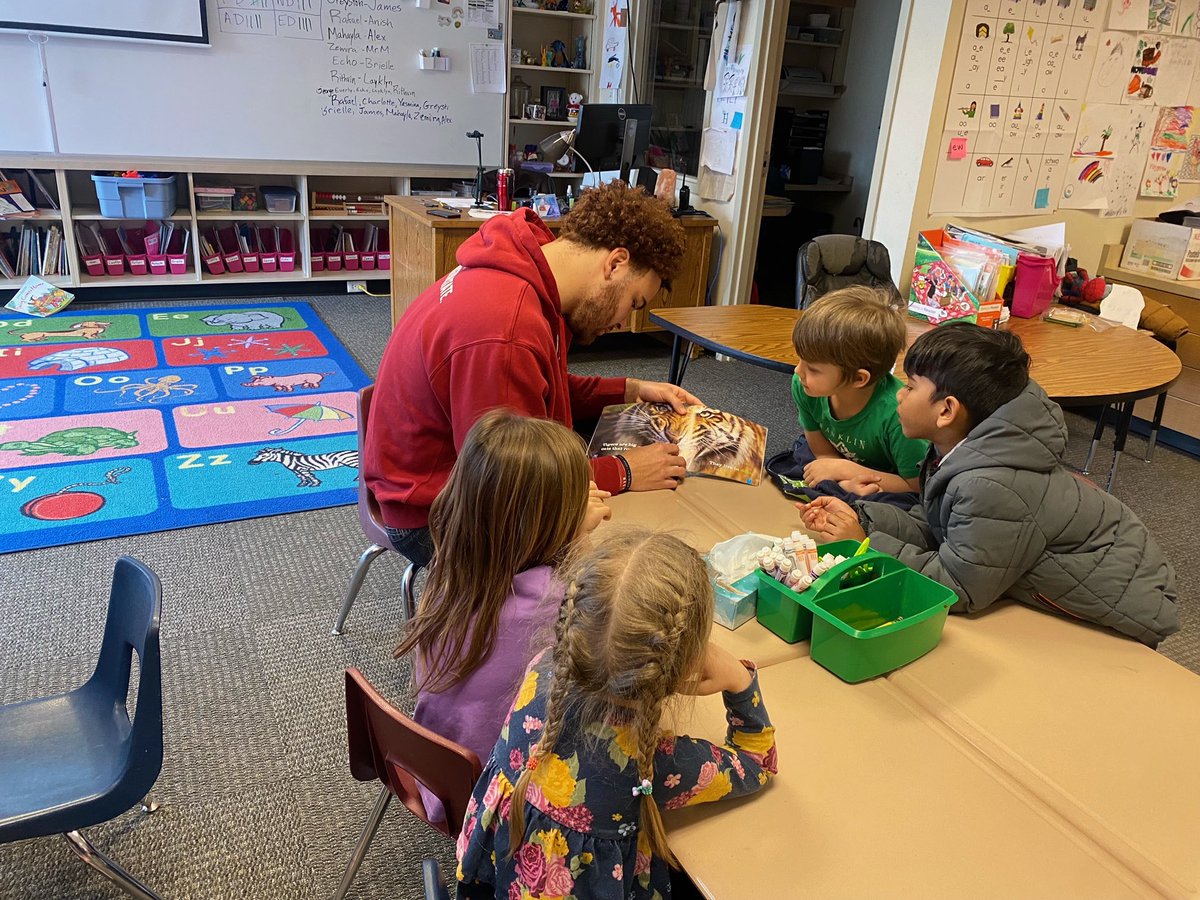 Bray4Ed's tweet photo. Awesome way to start Pig Out on Books!!!  Starting our day with an assembly and reveal our theme, and @WSUCougarFB players came with @Coach_JKramer to read to classes on Monday!  @PullmanSD @LMSprincipals @SESSuperstars @PullmanKES https://t.co/68ndr62mYx